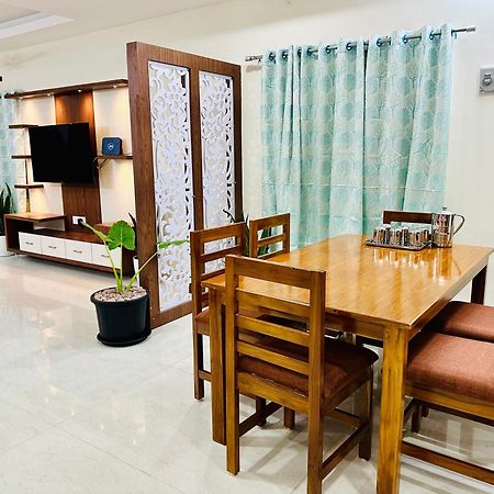 Truelife - 3Bhk Family Suites - Ps4 Pure Veg Restaurant On The Way To Balaji Temple - 2500 Sft Large Signature Apartment - Modular Kitchen - Super Fast Wifi, Smart Tv, 250 Jio Channels - Parking - Easy Access To All Temples - Top Service With Lots Of Тирупати Екстериор снимка