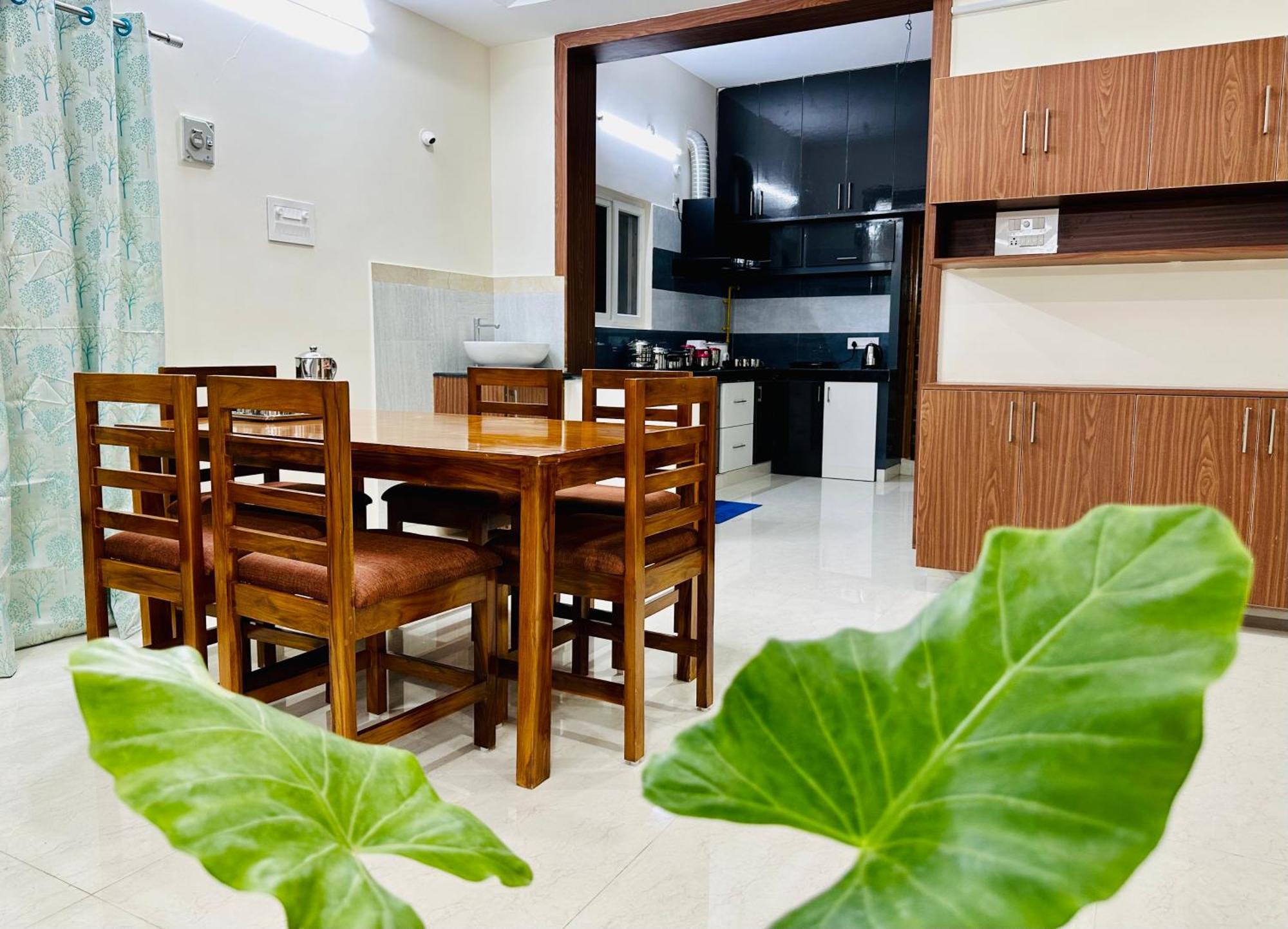 Truelife - 3Bhk Family Suites - Ps4 Pure Veg Restaurant On The Way To Balaji Temple - 2500 Sft Large Signature Apartment - Modular Kitchen - Super Fast Wifi, Smart Tv, 250 Jio Channels - Parking - Easy Access To All Temples - Top Service With Lots Of Тирупати Екстериор снимка