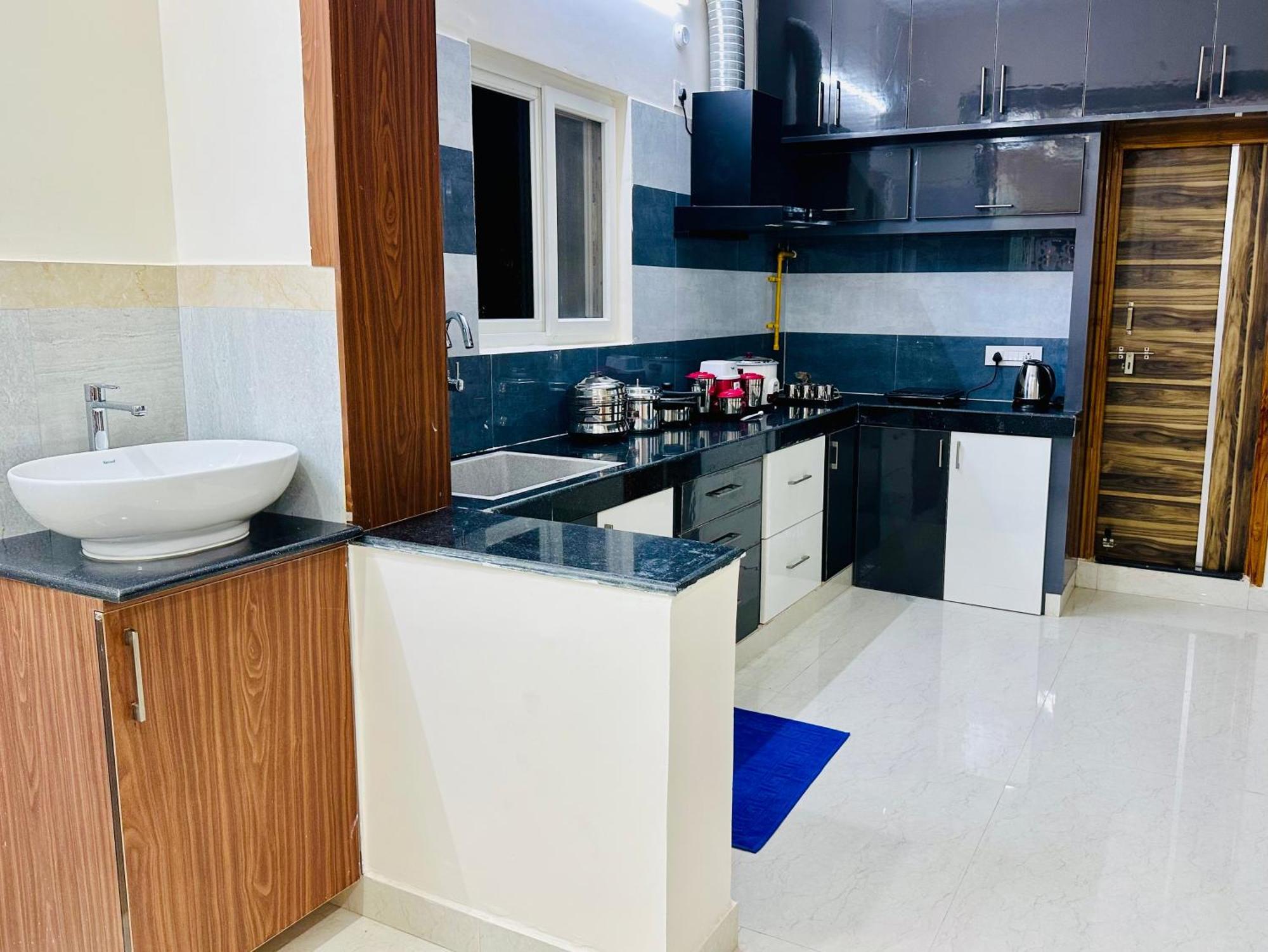 Truelife - 3Bhk Family Suites - Ps4 Pure Veg Restaurant On The Way To Balaji Temple - 2500 Sft Large Signature Apartment - Modular Kitchen - Super Fast Wifi, Smart Tv, 250 Jio Channels - Parking - Easy Access To All Temples - Top Service With Lots Of Тирупати Екстериор снимка