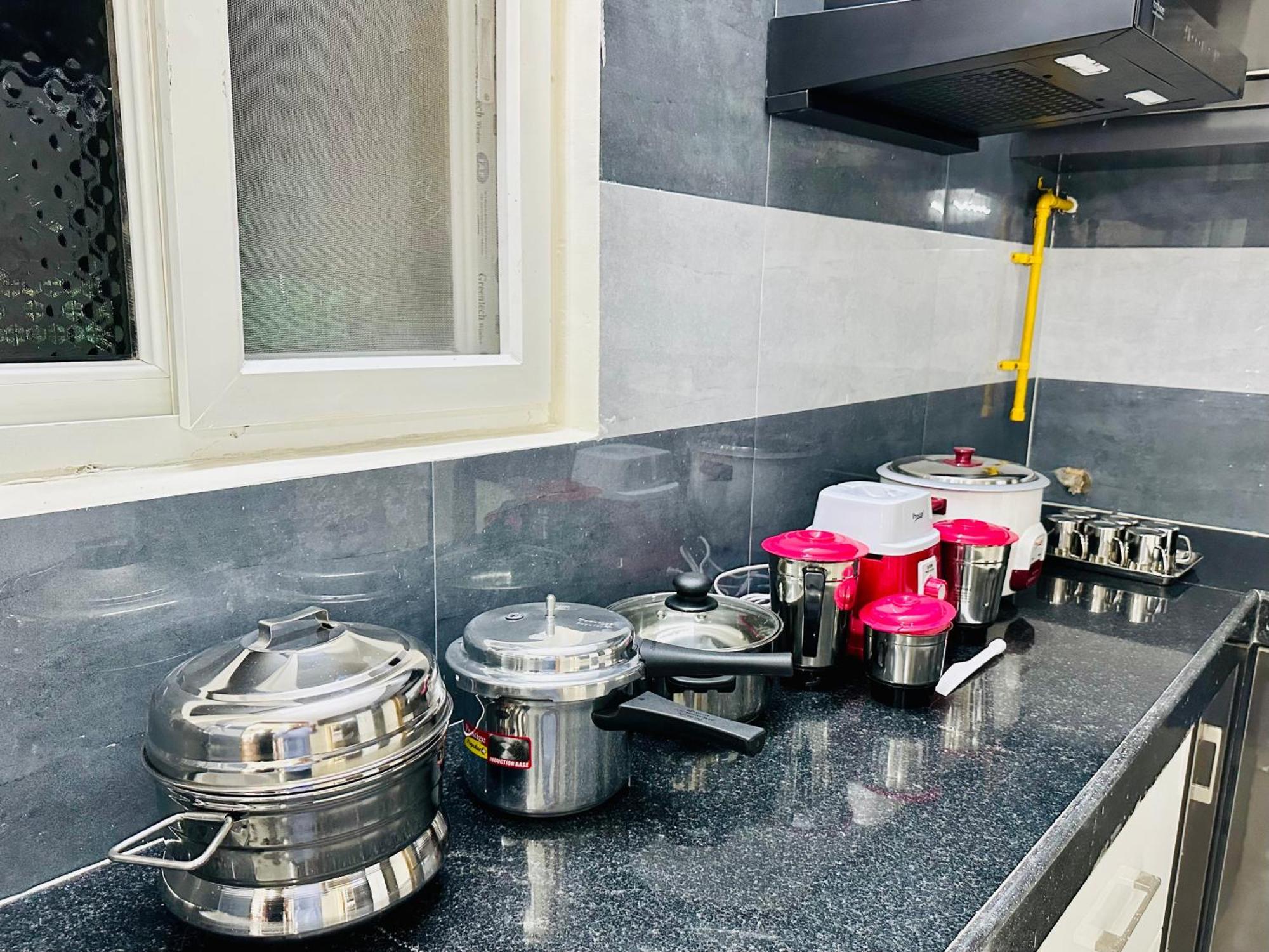 Truelife - 3Bhk Family Suites - Ps4 Pure Veg Restaurant On The Way To Balaji Temple - 2500 Sft Large Signature Apartment - Modular Kitchen - Super Fast Wifi, Smart Tv, 250 Jio Channels - Parking - Easy Access To All Temples - Top Service With Lots Of Тирупати Екстериор снимка