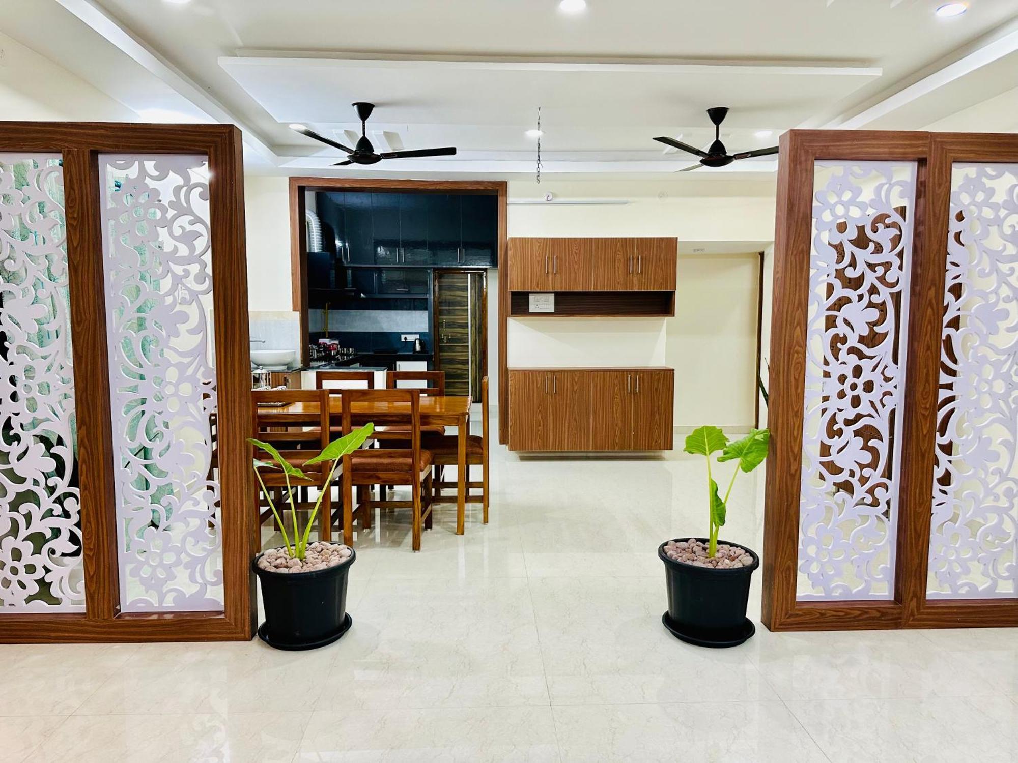 Truelife - 3Bhk Family Suites - Ps4 Pure Veg Restaurant On The Way To Balaji Temple - 2500 Sft Large Signature Apartment - Modular Kitchen - Super Fast Wifi, Smart Tv, 250 Jio Channels - Parking - Easy Access To All Temples - Top Service With Lots Of Тирупати Екстериор снимка