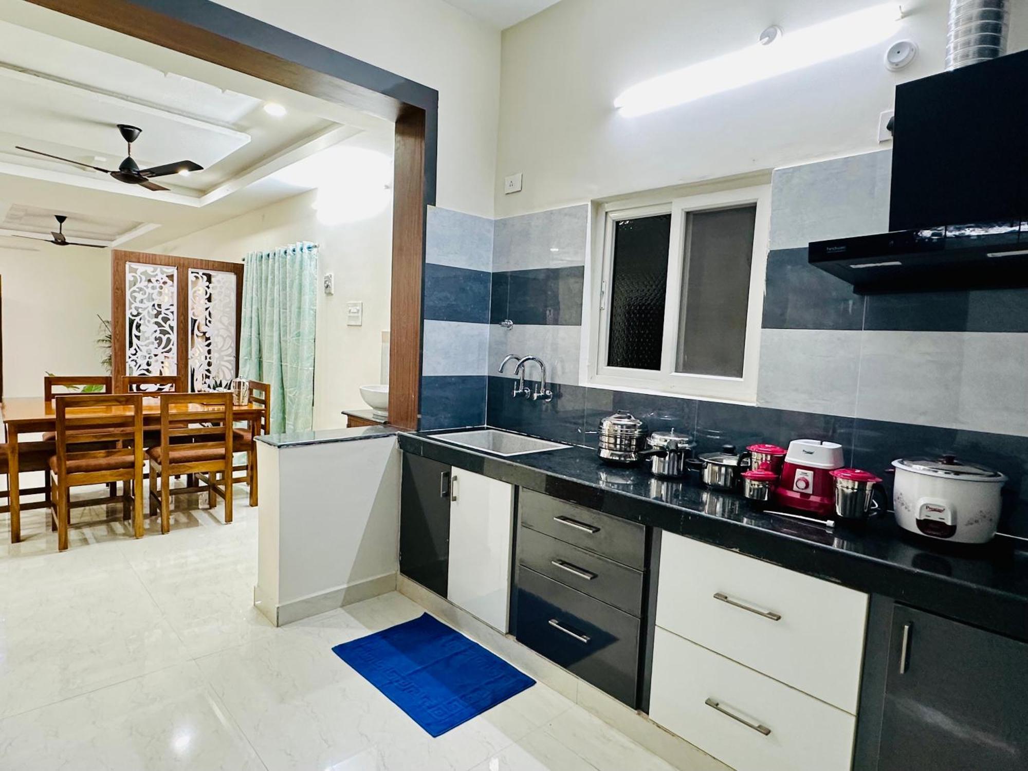 Truelife - 3Bhk Family Suites - Ps4 Pure Veg Restaurant On The Way To Balaji Temple - 2500 Sft Large Signature Apartment - Modular Kitchen - Super Fast Wifi, Smart Tv, 250 Jio Channels - Parking - Easy Access To All Temples - Top Service With Lots Of Тирупати Екстериор снимка